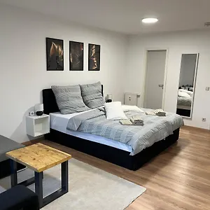An Der Elbe Mit Balkon, Kueche Und Netflix Apartment Dresden
